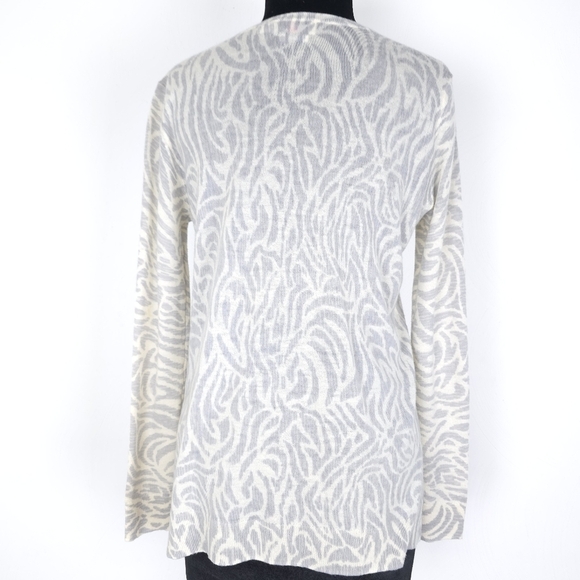 Vineyard Vines Superfine Merino Wool Animal Print V-Neck Sweater, size XS - Picture 3 of 13